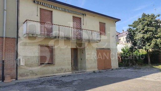 Foto Casa indipendente a Faenza di 250 m² con 5 locali in vendita