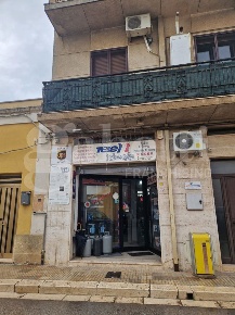 Foto Negozio in Via San Lorenzo 9, Mesagne di 101 m² con 1 locali