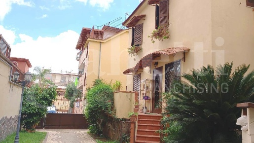 Foto Villa a schiera in II Trav Nicola Rocco, Casoria Centro di 120 m²