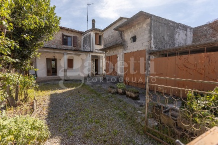 Foto Villa a schiera in Via Carducci 12, Fossalta di Portogruaro Centro
