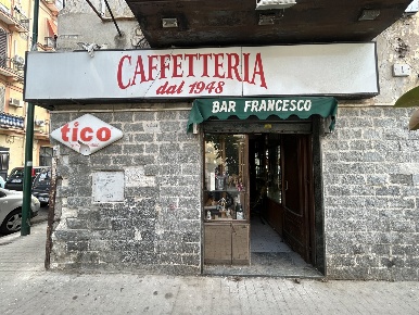 Foto Negozio in Ferrante Loffredo, Napoli Arenaccia di 73 m² con 2 locali
