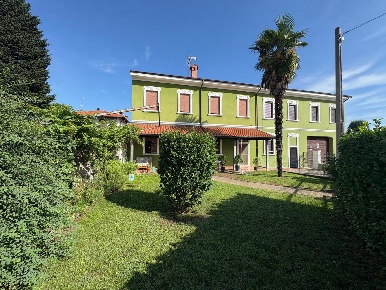 Foto Villa singola in Via Carlo NoÃ¨ 12, Mesero di 250 m² con 4 locali