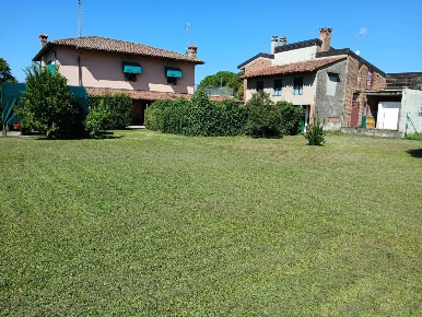 Foto Casa indipendente a Romans d'Isonzo Centro di 234 m² con 10 locali