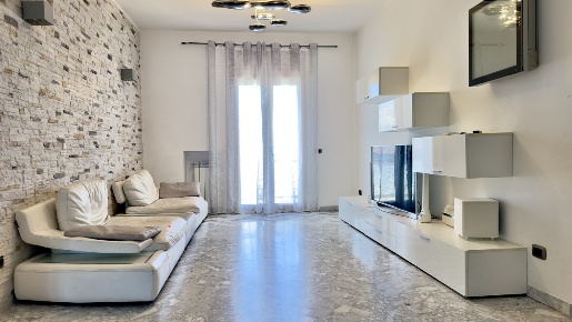 Foto Appartamento a Taranto Borgo di 100 m² con 3 locali in affitto