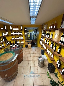 Foto Locale commerciale a Napoli Vomero di 40 m² con 3 locali in vendita