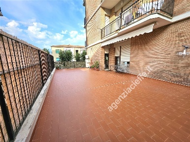 Foto Appartamento a Massa Marina di Massa Centro di 90 m² con 4 locali