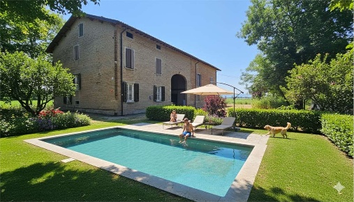Foto Rustico in Stradello degli Orsi, Modena Cognento di 900 m² in vendita