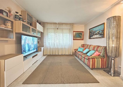 Foto Appartamento in Via A. Orzali, Lucca Arancio di 260 m² con 8 locali