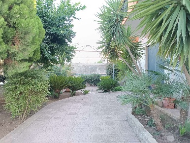 Foto Casa indipendente a Bitonto di 240 m² con 8 locali in vendita