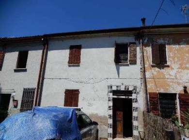 Foto Casa indipendente in Via Randaccio, Roncoferraro Casale di 102 m²