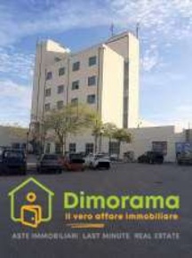 Foto Ufficio in Via Grotta delle Fate 41 41, Livorno Ardenza di 476 m²