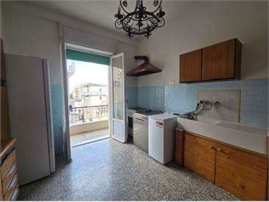 Foto Appartamento a Catanzaro di 100 m² con 6 locali in affitto