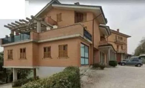 Foto Appartamento in Via Contrada Solagna, Rapagnano di 218 m² con 8 locali
