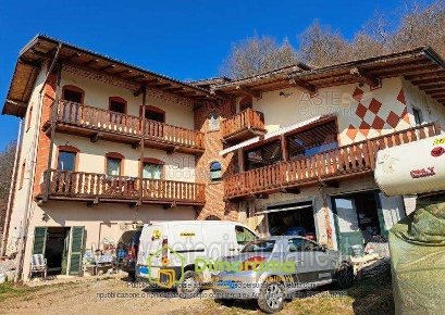 Foto Appartamento in Via Santa Caterina, Maggiora di 186 m² con 8 locali