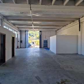 Foto Capannone industriale a Albese con Cassano di 220 m² con 1 locali