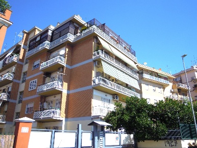 Foto Box in Angelo Fava, Roma Monte Mario - Trionfale di 383 m² in vendita