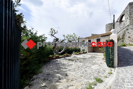 Foto Casa indipendente in Via Castello 5, Riardo di 60 m² con 2 locali