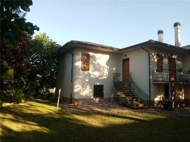 Foto Appartamento in Via Roma 49, Gualdo Cattaneo San Terenziano di 230 m²