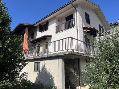 Foto Case semi ndipendenti a Lesegno di 120 m² con 5 locali in vendita