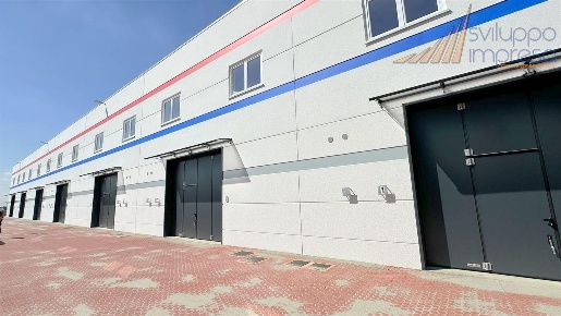Foto Capannone industriale in via Po, Vimercate Torri Bianche di 188 m²