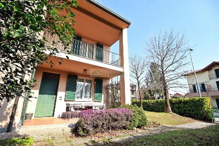 Foto Villa bifamiliare in VIA DON CONSONNI, Casatenovo di 220 m² in vendita