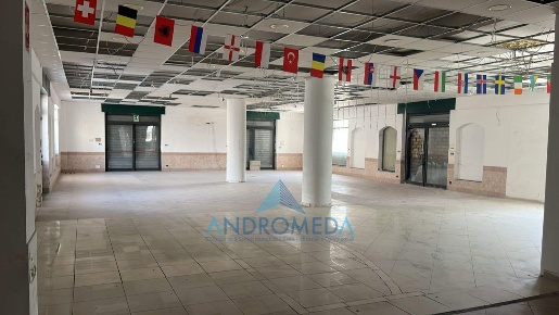 Foto Locale commerciale a Cercola Ponticelli di 540 m² con 3 locali
