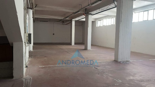 Foto Locale commerciale a Cercola Ponticelli di 835 m² con 3 locali