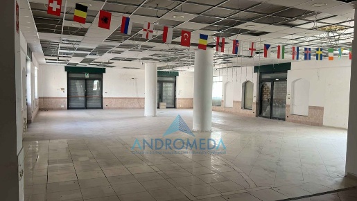 Foto Locale commerciale a Cercola Ponticelli di 1900 m² con 6 locali