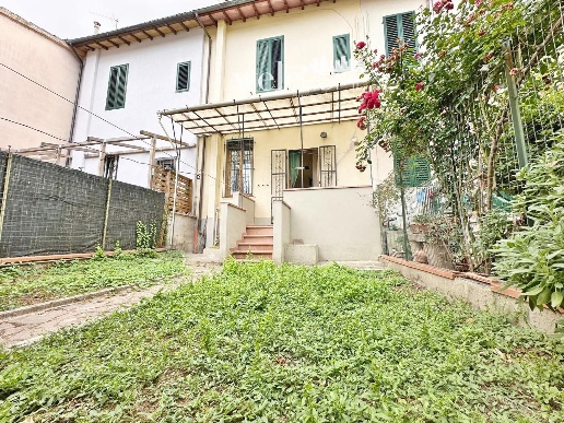 casa indipendente in vendita a Campi Bisenzio