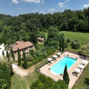 Foto Casale a Chianni di 400 m² con 9 locali in vendita