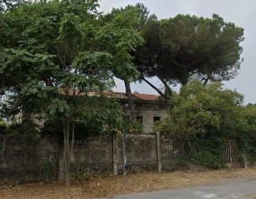 Foto Capannone industriale a Carrara Avenza di 968 m² con 20 locali