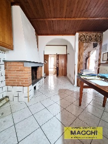 Foto Casa indipendente a Ponsacco Centro di 140 m² con 7 locali in vendita