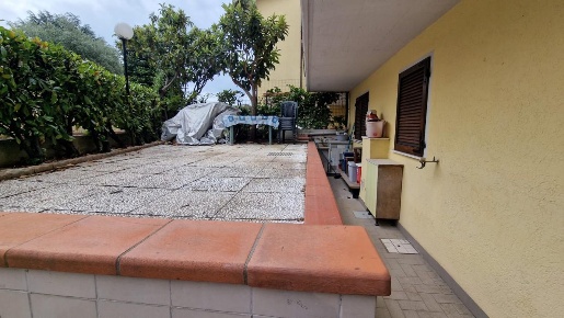 Foto Appartamento a Carrara Marina di Carrara di 84 m² con 4 locali