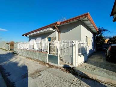 Foto Casa indipendente a Massa Marina di Massa Centro di 73 m² con 3 locali