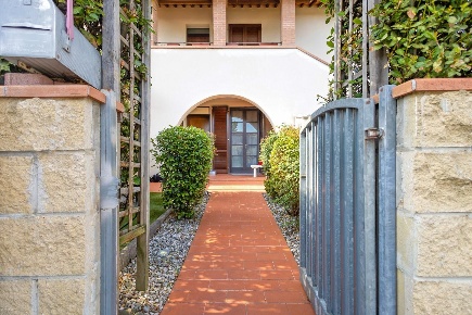 Foto Appartamento a Calcinaia Semicentro di 85 m² con 6 locali in vendita