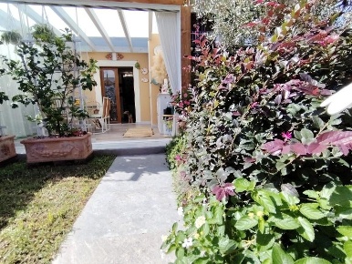 Foto Villa a schiera a Massa Marina di Massa Centro di 100 m² con 4 locali