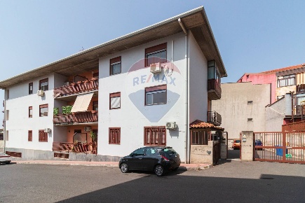 Foto Appartamento in Antonino Corsaro, Camporotondo Etneo Centro di 102 m²