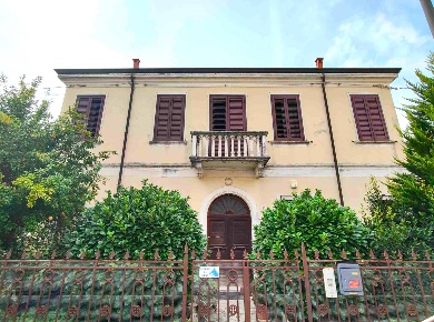Foto Villa singola in Via Alessandro Volta, Copparo Centro di 300 m²
