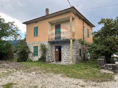 Foto Casa indipendente in Via Canetolo, Corniglio di 160 m² con 4 locali