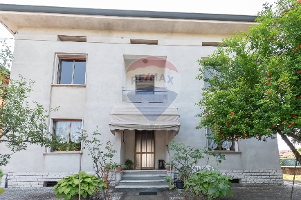 Foto Villa singola in via santuario, Castel Mella Centro di 385 m²