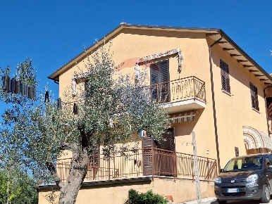 Foto Case semi ndipendenti in VIA PINTURA, Trevi Centro di 199 m²