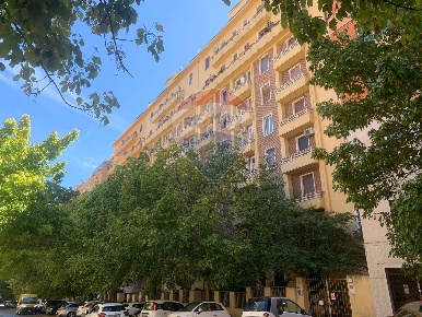 Foto Appartamento in Via Gaetano Moroni, Roma Bologna di 110 m² in vendita
