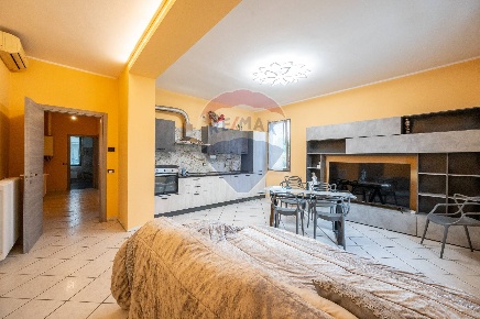 Foto Appartamento in Via Alcide De Gasperi, Casaloldo Centro di 364 m²