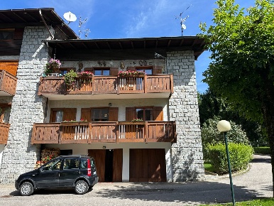 Foto Appartamento in Via Calvet, Pinzolo Centro di 110 m² con 4 locali