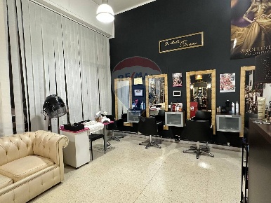 Foto Attività commerciale in Via Delle Viole, Catania di 80 m² con 2 locali