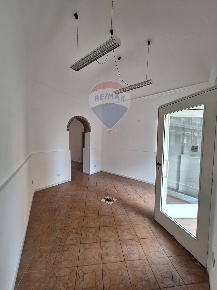 Foto Locale commerciale in Via G. Garibaldi, Viagrande Centro di 33 m²