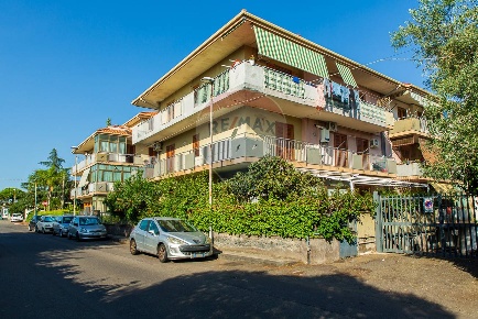 Foto Appartamento in via salvatore quasimodo, Aci Sant'Antonio di 114 m²