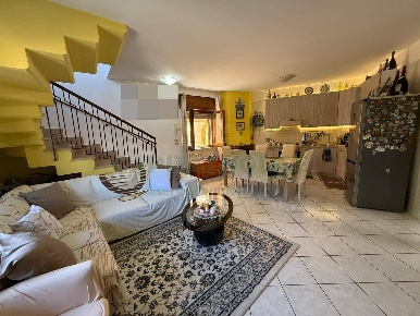 Foto Duplex a Baronissi Caprecano di 100 m² con 4 locali in vendita