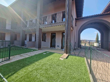 Foto Villa unifamiliare in via T. A. Edison, Tradate di 170 m² con 3 locali