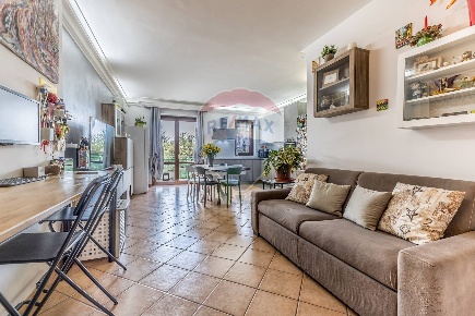 Foto Appartamento in Via Ortucchio, Roma Case Rosse di 66 m² con 2 locali